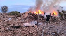 Пострадали двое детей, повреждены 22 дома — на Золочев сбросили КАБы (фото)