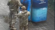 Военнослужащего ТЦК, ударившего учителя в Харькове, отправили на фронт