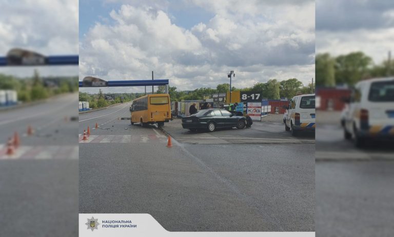 Двух мужчин повезли в больницу после ДТП в Харькове (фото)