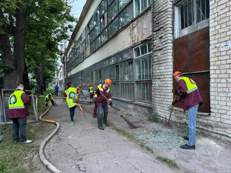 Удар по Харкову: постраждали понад 40 будівель, вибито 424 вікна (фото)