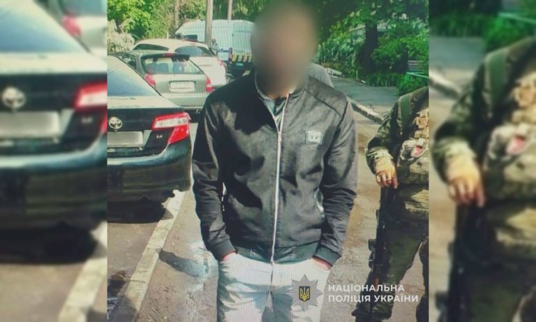 На Салтовке у мужчины возле подъезда украли большую сумму денег – полиция
