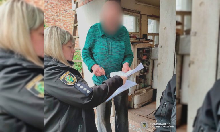 У Харкові 39-річний чоловік виганяв літнього батька з дому