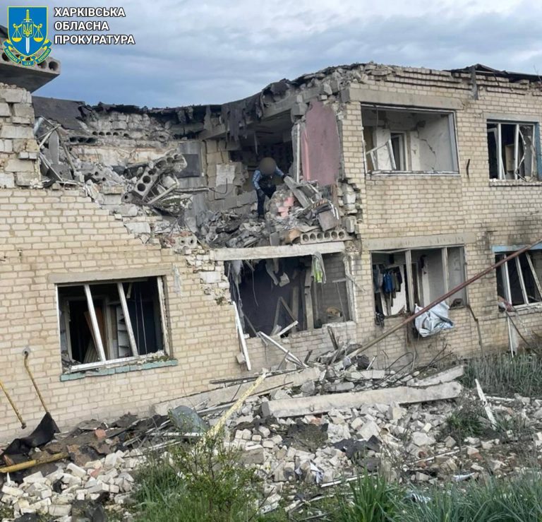 Две женщины ранены из-за авиаудара россиян по селу на Харьковщине