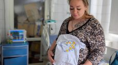 Новорожденные харьковчане получили вышиванки (фото, видео)