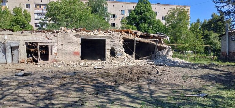 Россияне опять ударили по коммунальщикам в Купянске: одного не спасли