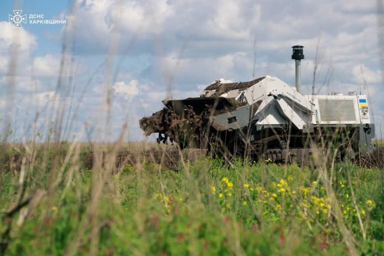 В полях Харьковщины появился Digger: что он делает (видео)