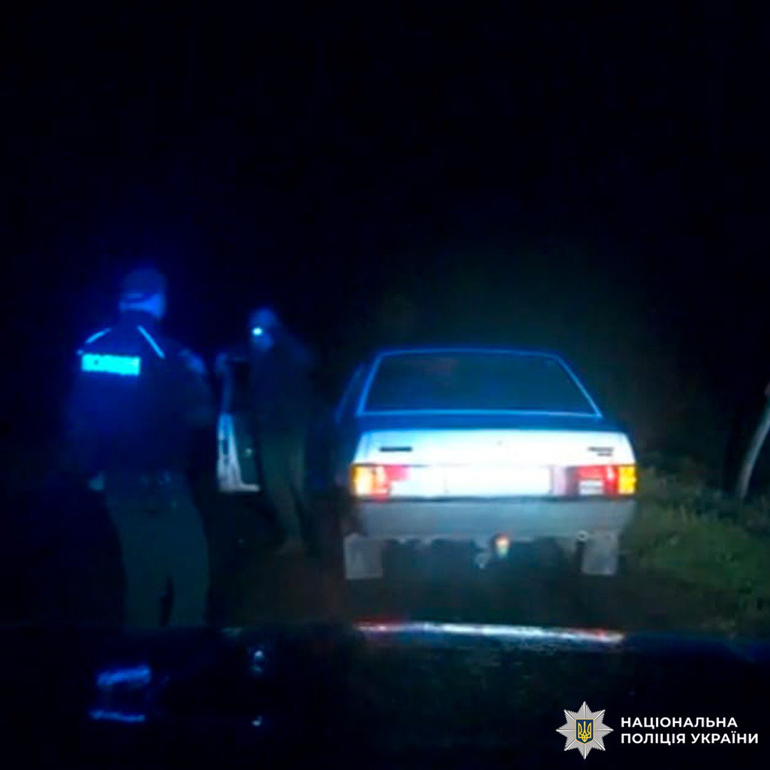 копи затримали водія за хабар на Харківщині