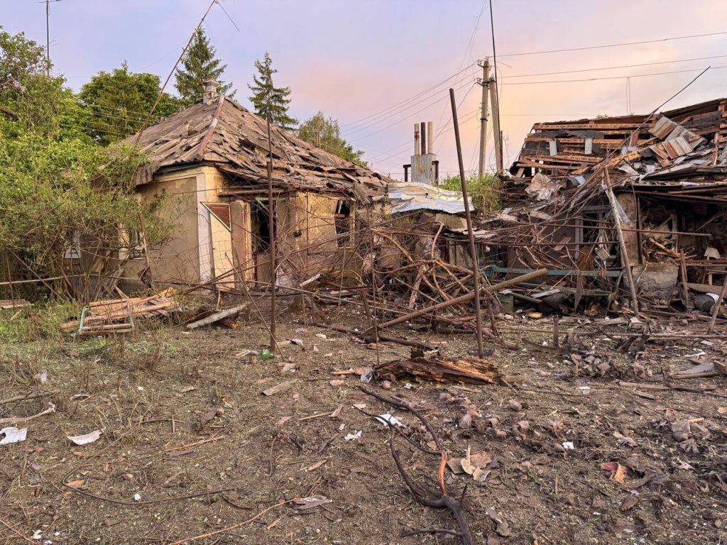 Є загиблий: Синєгубов показав руйнування в Есхарі після атаки БпЛА (фото)