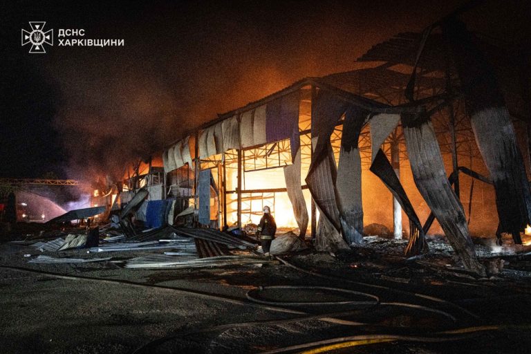 Ночная атака на пригород Харькова: масштабные пожары в Васищево и Безлюдовке📹