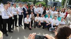 Последние звонки прозвучали в Харькове: Терехов — об образовательных планах