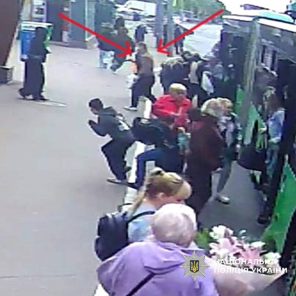Стрельба в Харькове: неизвестный открыл огонь на остановке транспорта