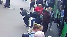 Стрельба в Харькове: неизвестный открыл огонь на остановке транспорта