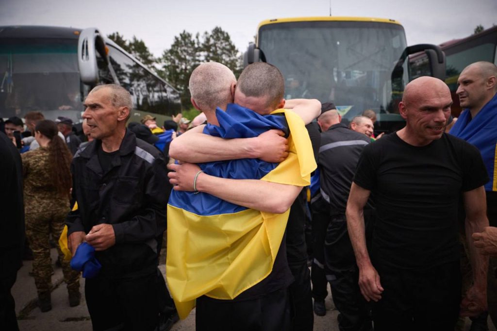 15 мешканців Харківщини звільнили з російського полону під час обміну