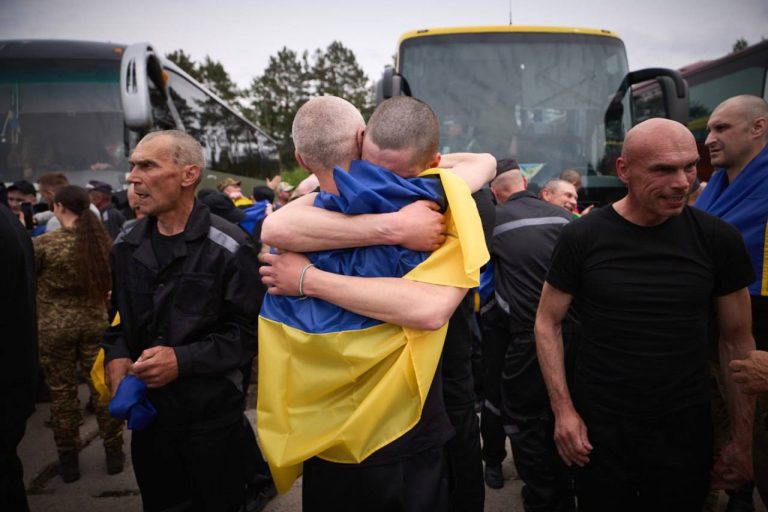 15 мешканців Харківщини звільнили з російського полону під час обміну