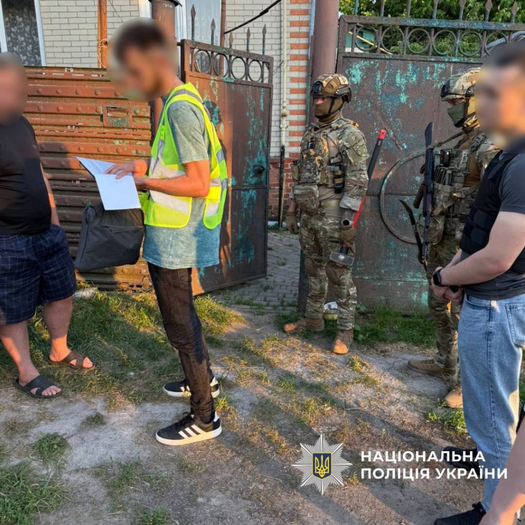 Збували сигарети під Харковом