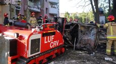 Разрушен целый подъезд, ночью РФ попала по дому украинского певца