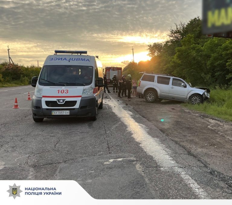 Четверо людей и годовалый ребенок пострадали в ДТП под Харьковом