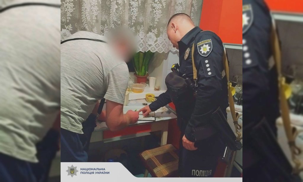В Харькове пьяный мужчина избил мать – полиция открыла производство