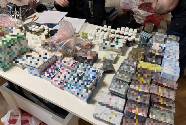 Нелегальне виробництво стероїдів «накрили» в Україні: діяло і на Харківщині 📹