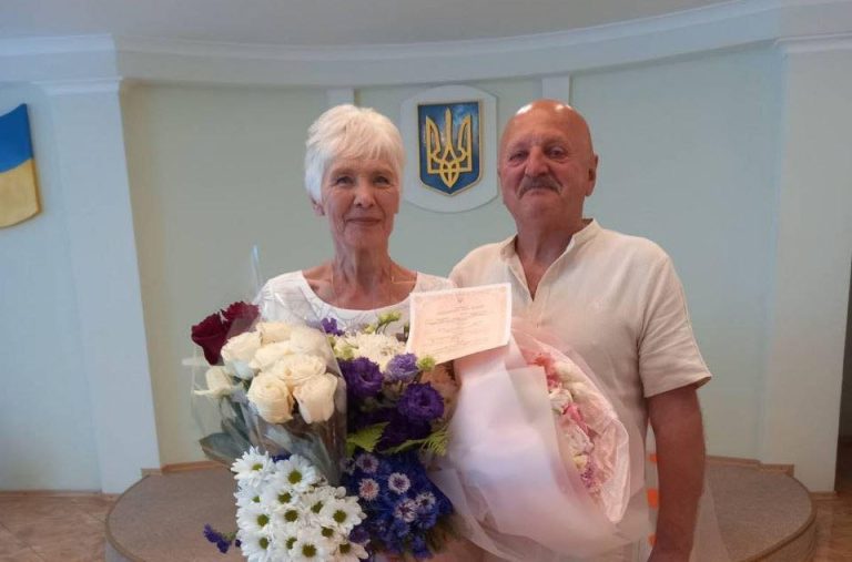 Через війну поїхали до Кременчука: у подружжя з Харківщини – золоте весілля