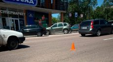 Обещал вернуться: в городе на Харьковщине мотоциклист сбил женщину и скрылся