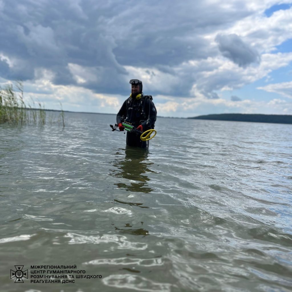 саперы обследуют водоемы на Харьковщине