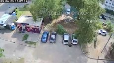 Момент удара вражеского БпЛА под Харьковом попал на камеру (видео)