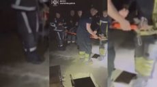 Ребенок в Харькове залез на крышу недостроенного здания: видео спасения