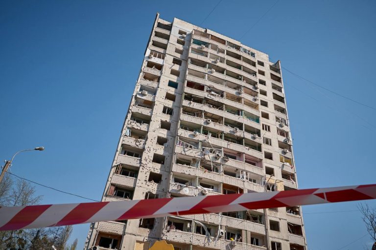 220 тисяч вікон вибито в Харкові з початку війни, їх нічим закрити – Терехов