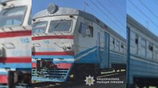 Электричка сбила несовершеннолетнего на Харьковщине: что с парнем
