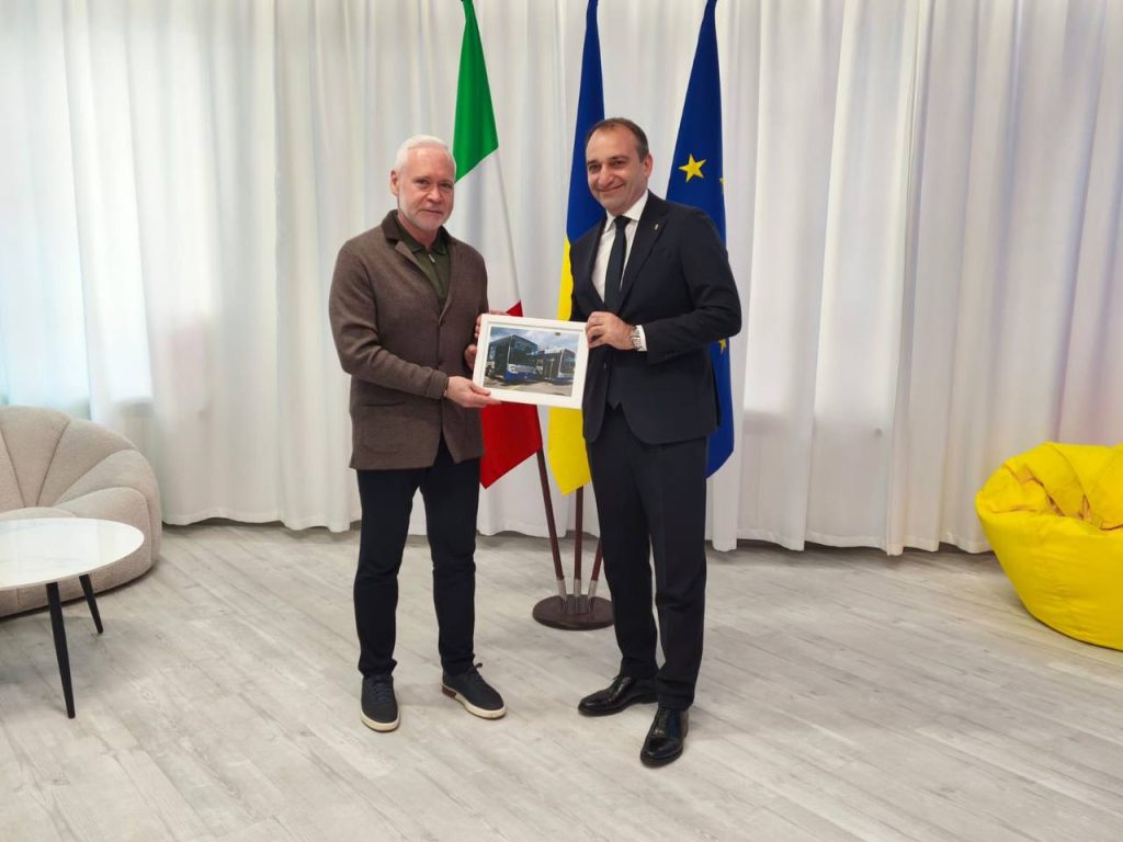 Харковом їздитимуть автобуси з Італії: Терехов повідомив подробиці