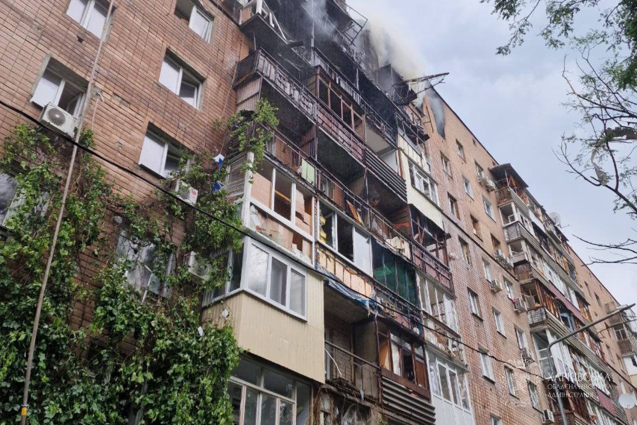 приліт у багатоповерхівку на Червоношкільній набережній у Харкові 7 червня 2025 3