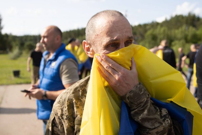 Новий етап обміну полоненими: додому повернулися вісім жителів Харківщини