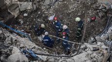 Еще два тела достали из-под завалов разрушенного предприятия в Харькове