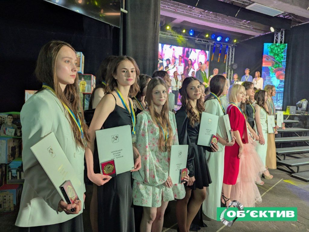 Выпускной в укрытии: где и каким видит свое будущее молодежь Харькова (видео)