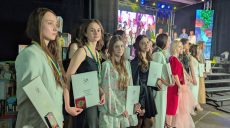 Выпускной в укрытии: где и каким видит свое будущее молодежь Харькова (видео)