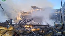 Россияне ударили ракетой по предприятию в Чугуеве — трое пострадавших (фото)