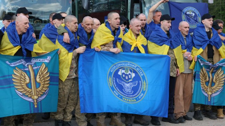 Украинских воинов, находившихся в плену более 3 лет, вернули домой