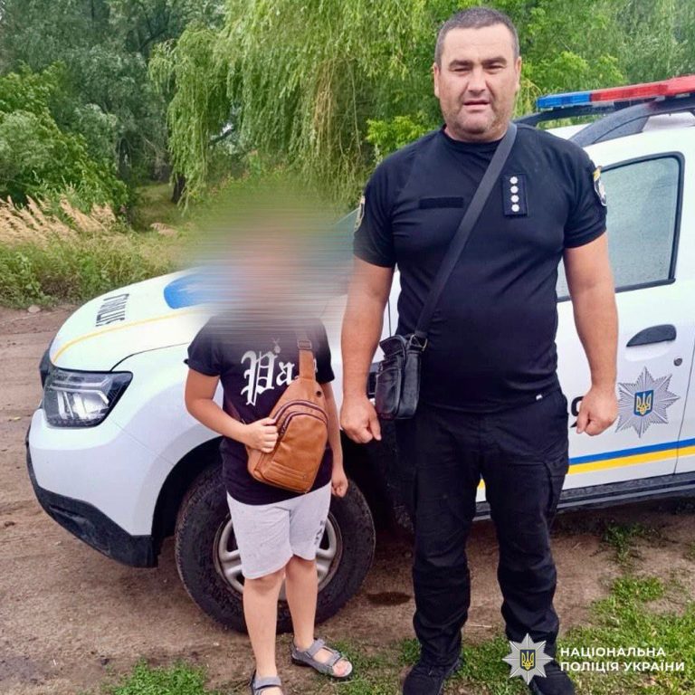 Поссорился с бабушкой и ушел к другу: копы искали пропавшего мальчика
