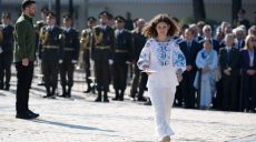 Харьковчанка получила паспорт Украины от Зеленского