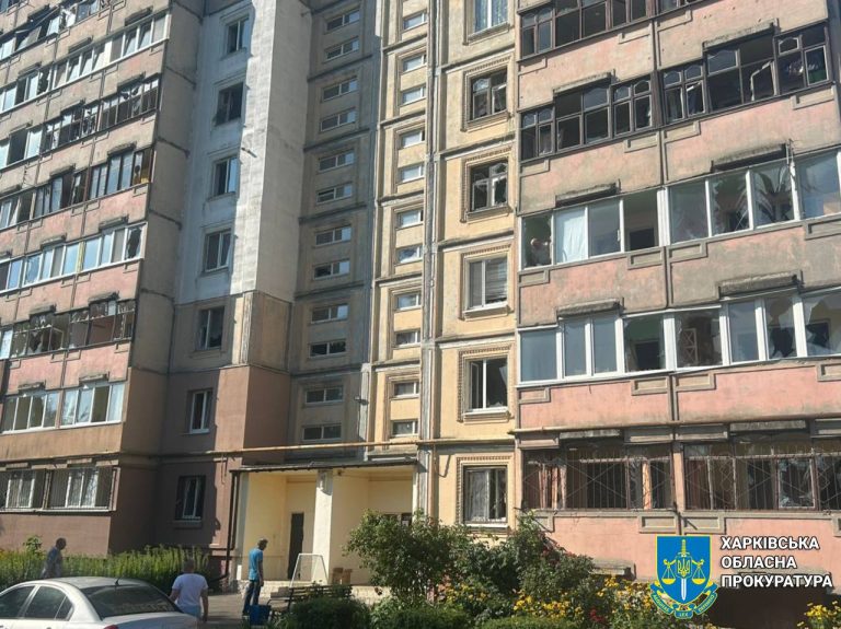Фото обстреляного Чугуева опубликовали в прокуратуре: чим били по городу