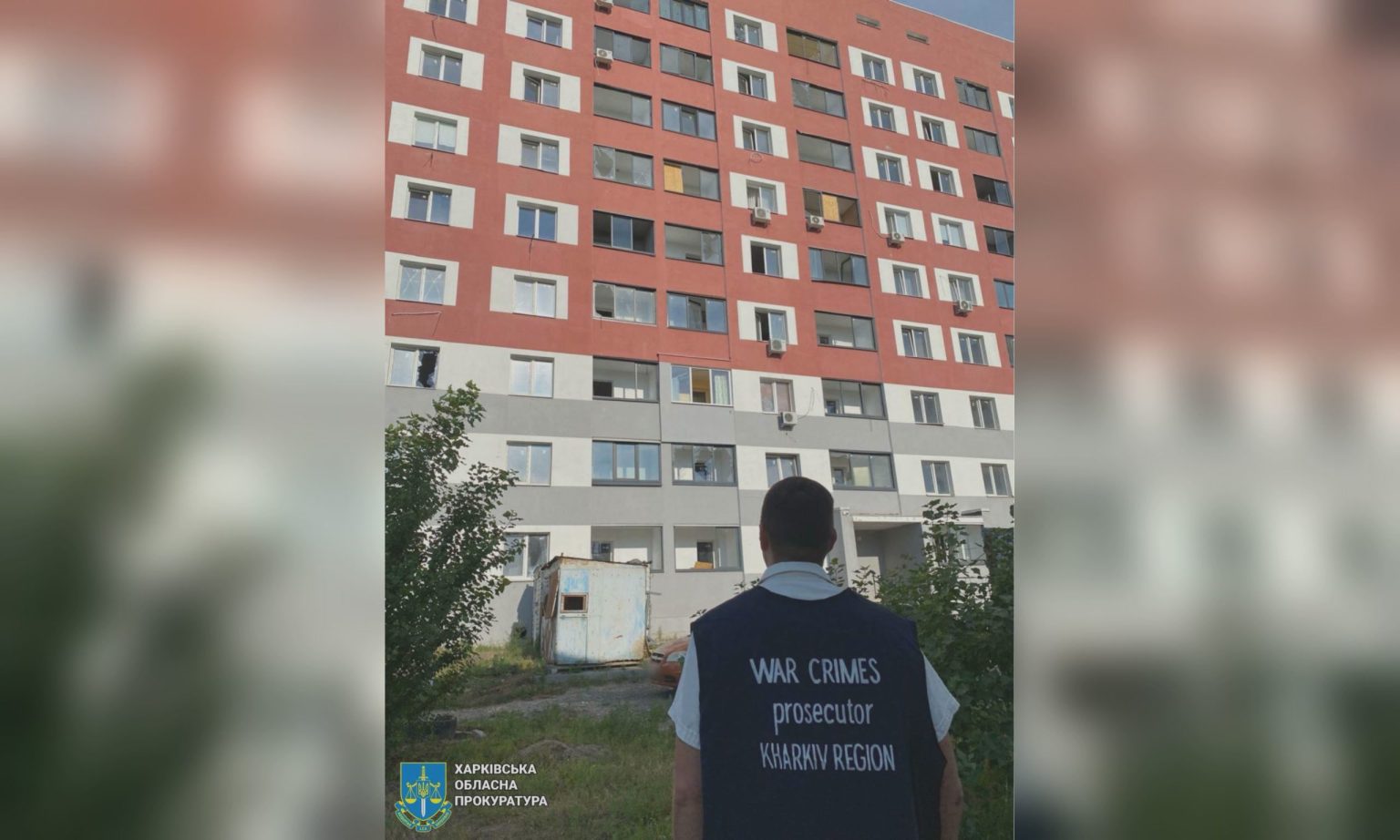 Фото обстріляної багатоповерхівки в Київському районі показали у прокуратурі