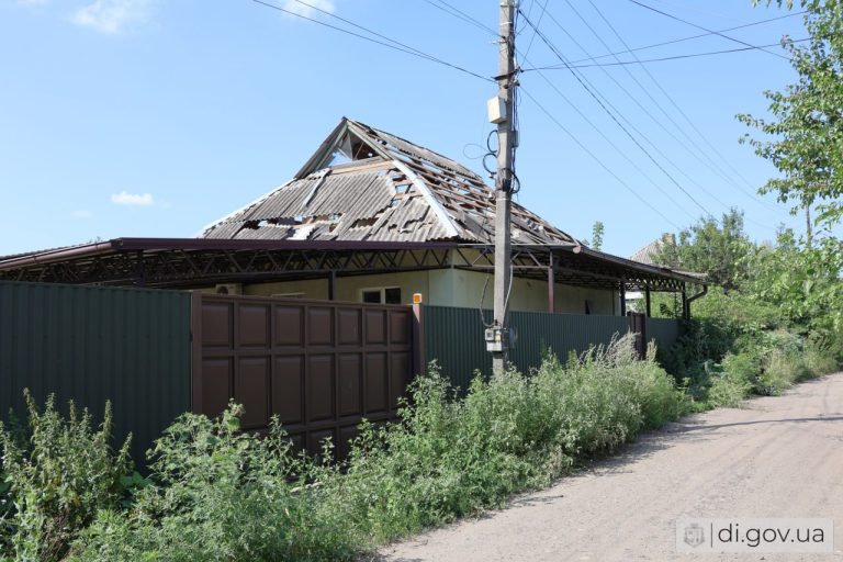«Прилет» по Дергачам: БпЛА ударил по частному дому (фото)