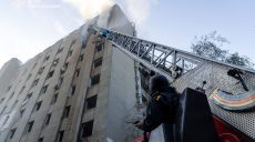 Как тушили пожар в многоэтажке в Харькове, показали спасатели (фото, видео)