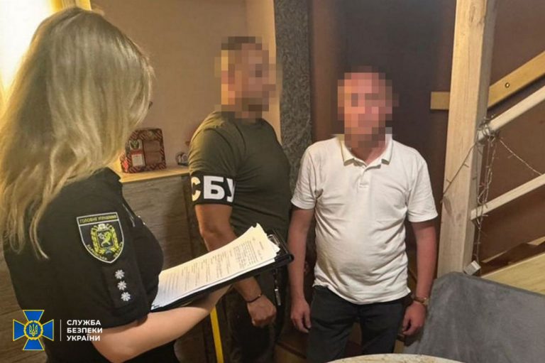 СБУ: керівник ЦНАПу на Харківщині погорів на хабарі, за що взяв $3000