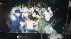 Парень ворвался в помещение ТЦК на Харьковщине и избил полицейского — НПУ 📹