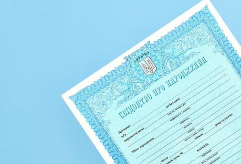 Чи пустять з ламінованими документами за кордон: роз’яснення для харків’ян