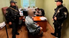 В Харькове женщина в крови выбежала из дома на улицу: что случилось