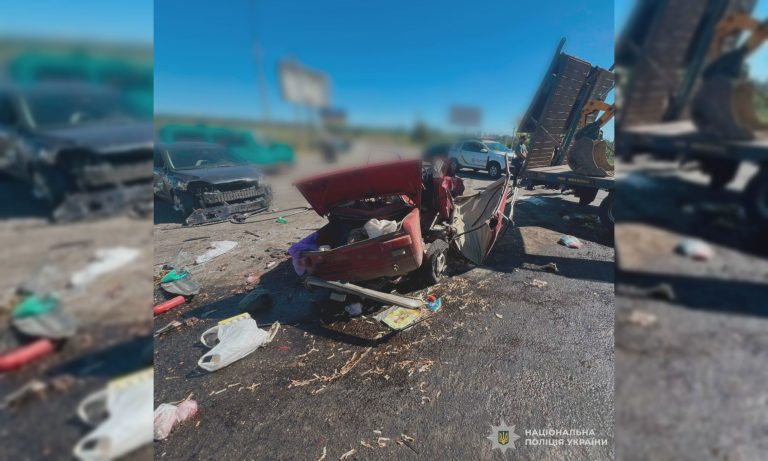 На окружній Харкова – ДТП із чотирма авто: є постраждалі (відео, фото)