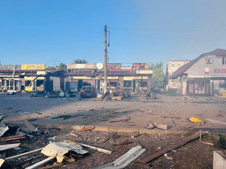 КАБ влучив по магазину “Аврора” в Добропіллі: є жертви та поранені